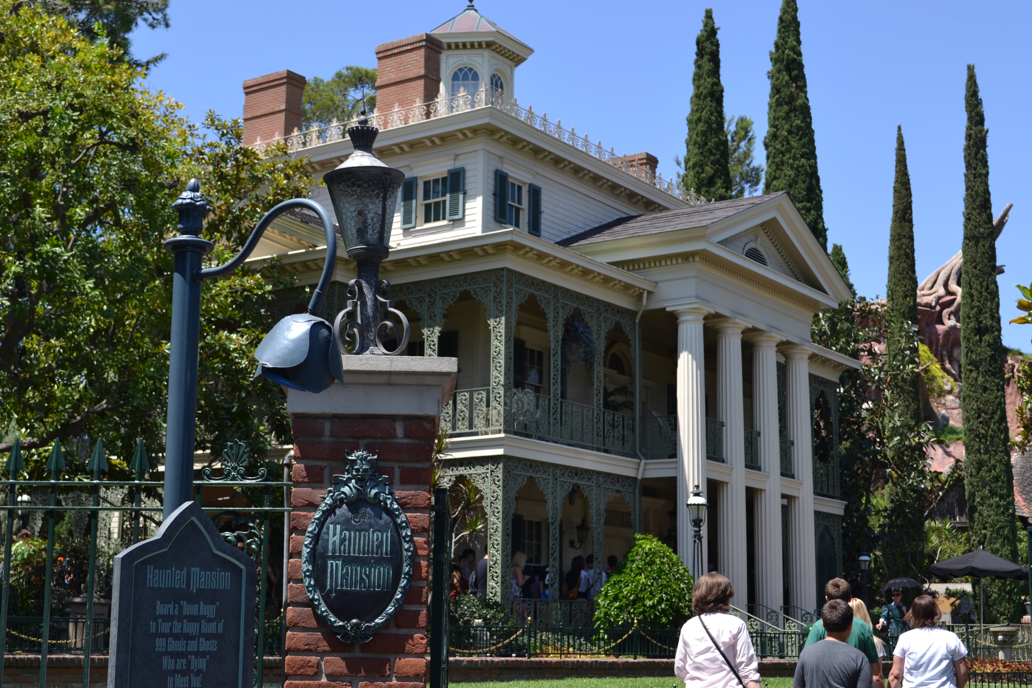 GUEST POST A Brief History Of Disney's Haunted Mansion [Alex L
