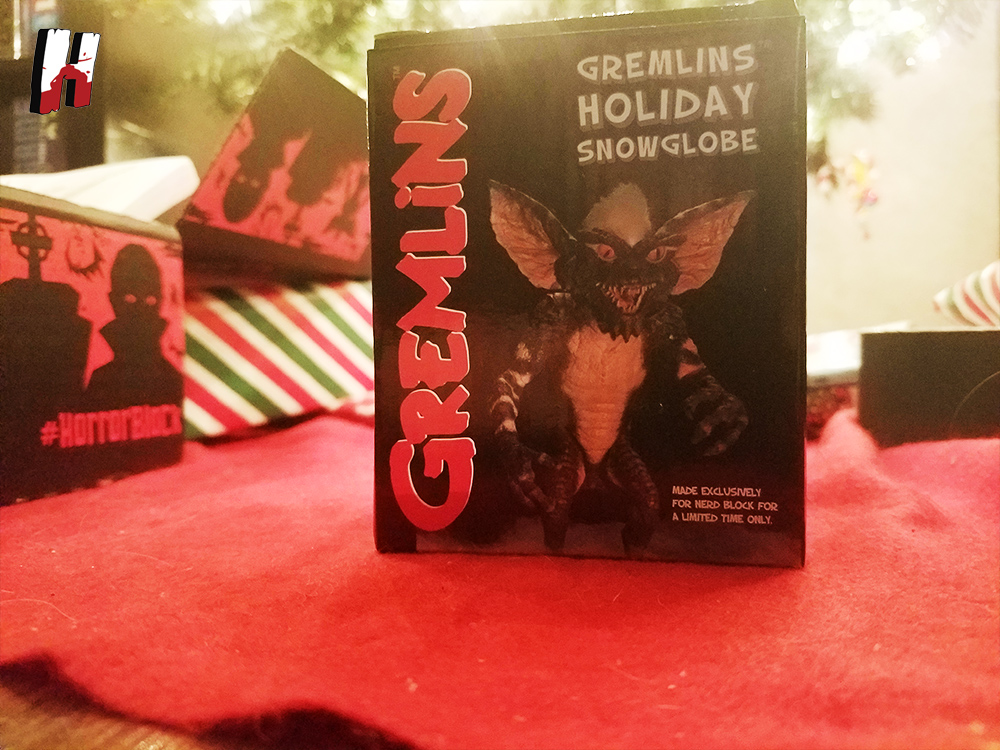 gremlins-snow-globe-horror-block-december-2016-1